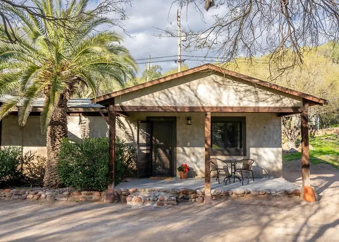 Lodge Saguaro Lake Ranch
