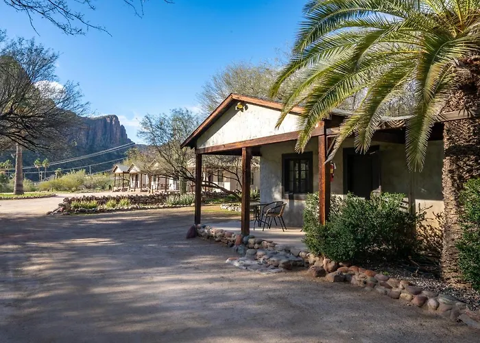 Lodge Saguaro Lake Ranch Tortilla Flat