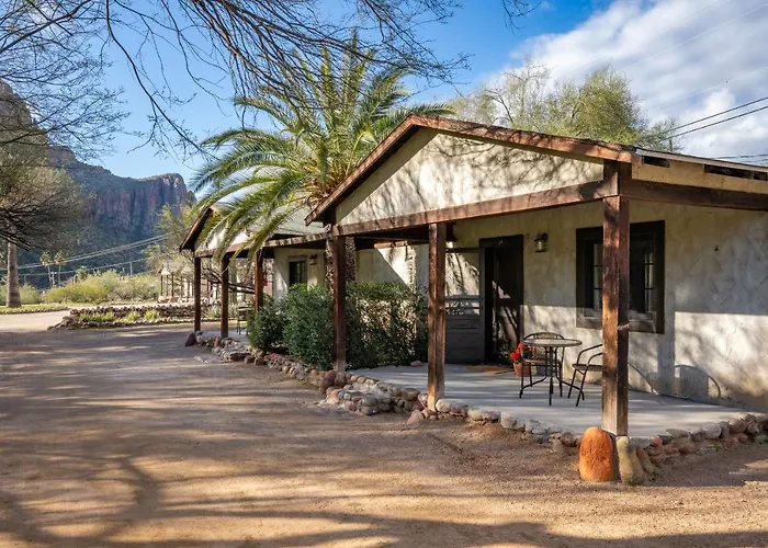 Lodge Saguaro Lake Ranch *
