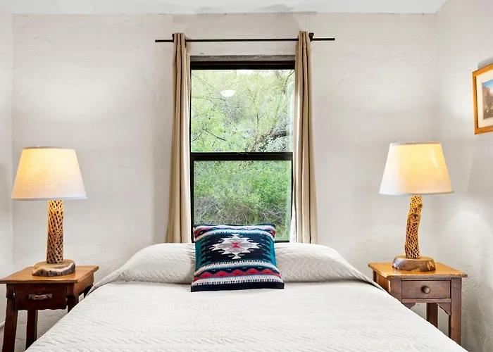 Saguaro Lake Ranch Lodge *