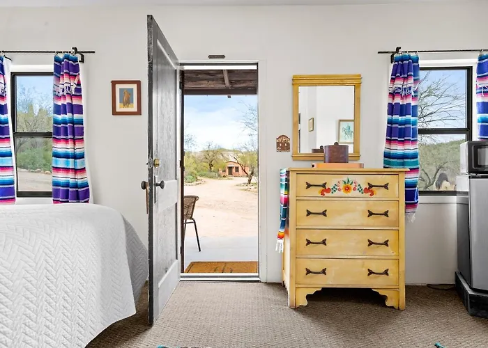 Lodge Saguaro Lake Ranch