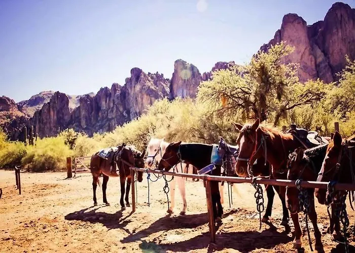 Saguaro Lake Ranch Lodge *