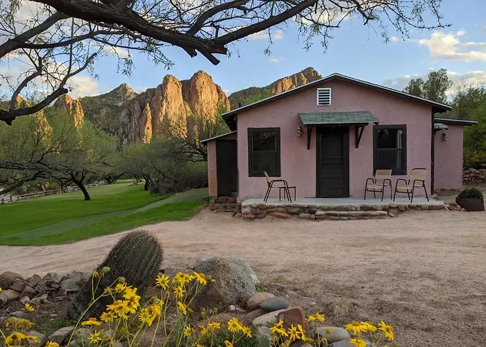 Lodge Saguaro Lake Ranch *
