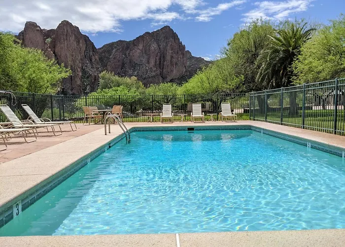 Lodge Saguaro Lake Ranch